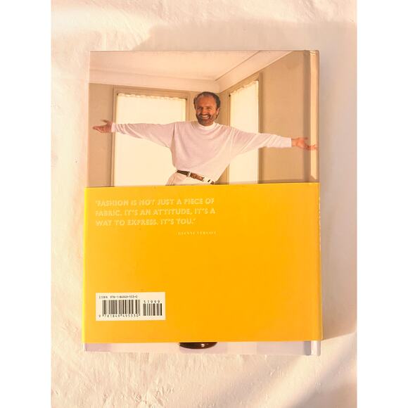 Vogue on Gianni Versace by Charlotte Sinclair. 2017 Hardcover - Picture 2 of 11